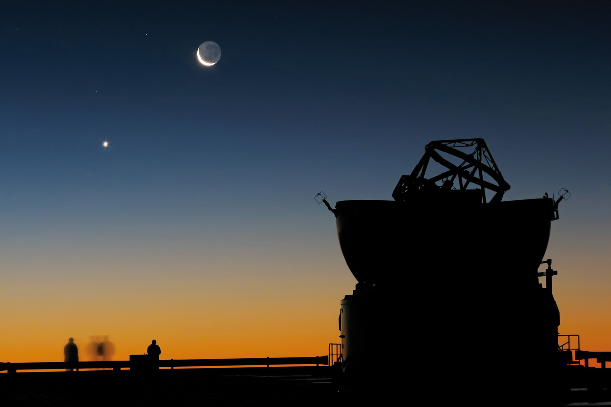 Venus i la Lluna des de l'Observatori de Paranal (Xile)