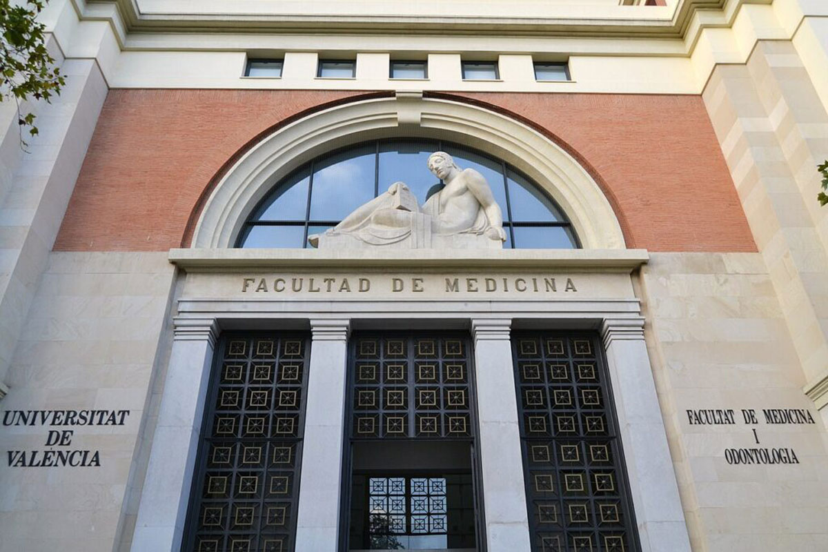 Façana de l'actual facultat de medicina i odontologia de la Universitat de València