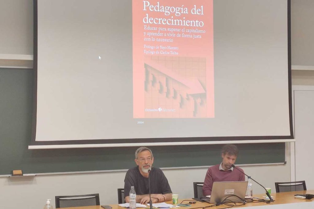 L'escriptor i professor Enrique Javier Díez presenta el seu llibre Pedagogía del decrecimiento.